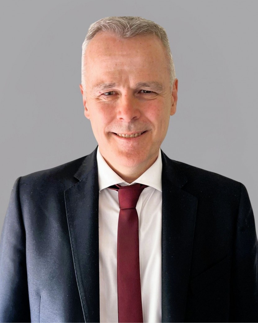 Ian Henderson